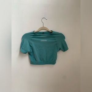 Alphalete Amplify Crop Top